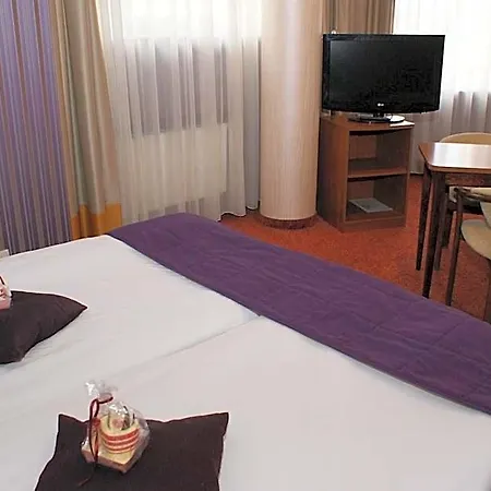 Grot Hotel